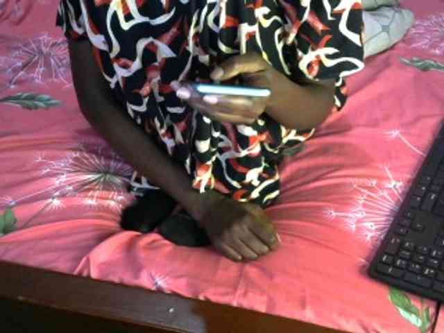 Legitimatehoe25 webcam