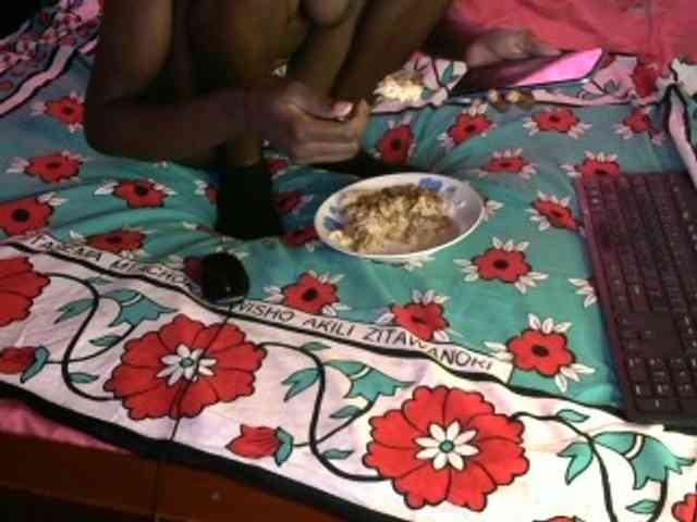 Legitimatehoe25 webcam
