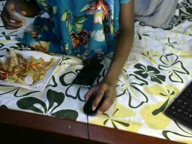 Legitimatehoe25 webcam