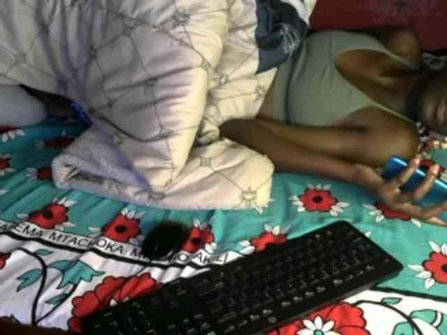 Legitimatehoe25 webcam