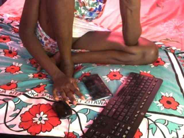 Legitimatehoe25 webcam