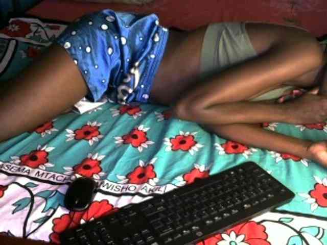 Legitimatehoe25 webcam