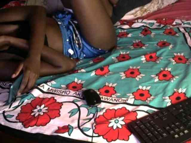 Legitimatehoe25 webcam