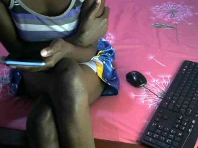 Legitimatehoe25 webcam