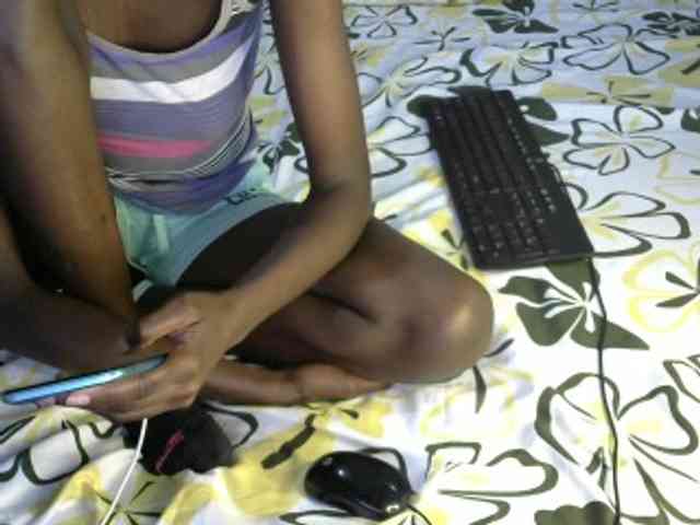 Legitimatehoe25 webcam