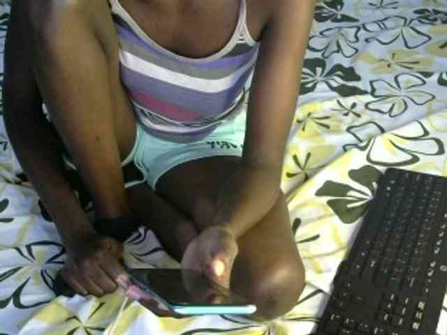 Legitimatehoe25 webcam