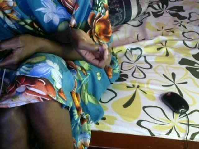 Legitimatehoe25 webcam