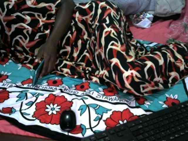Legitimatehoe25 webcam