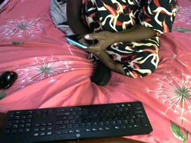 Legitimatehoe25 webcam