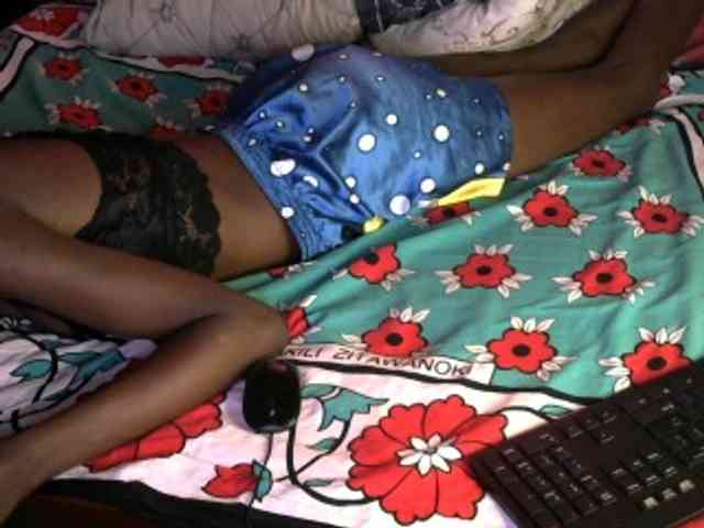 Legitimatehoe25 webcam