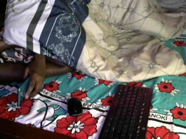 Legitimatehoe25 webcam