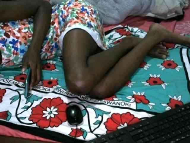 Legitimatehoe25 webcam