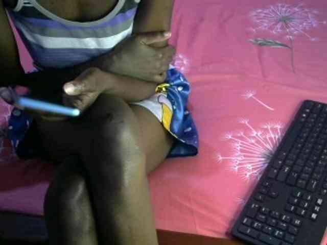 Legitimatehoe25 webcam