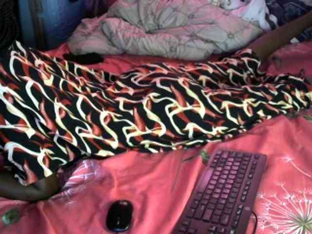 Legitimatehoe25 webcam