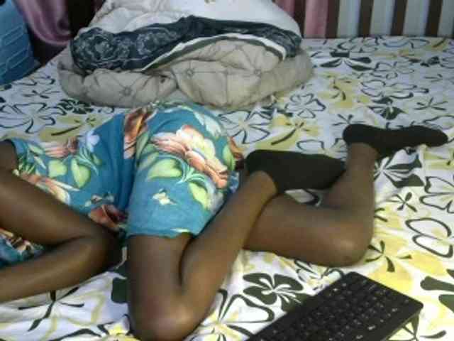 Legitimatehoe25 webcam