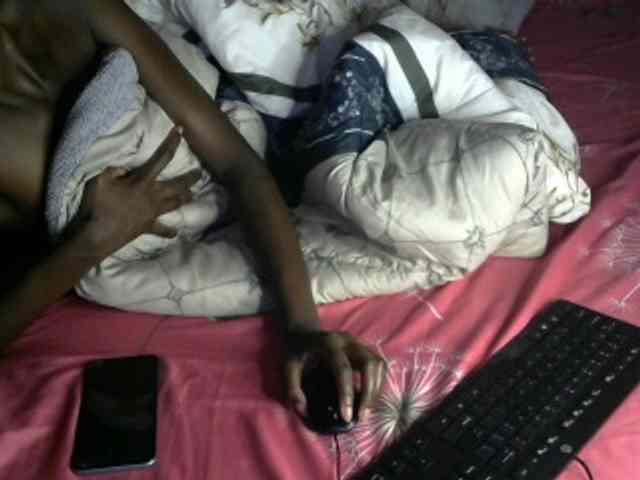 Legitimatehoe25 webcam