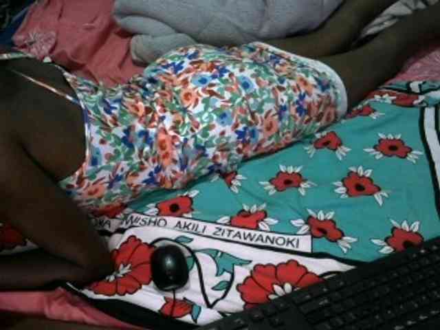 Legitimatehoe25 webcam