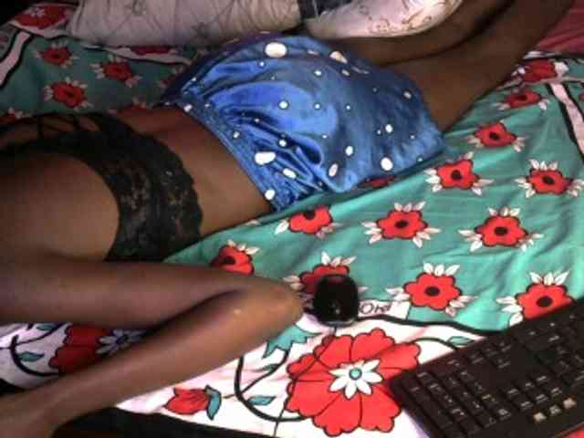 Legitimatehoe25 webcam