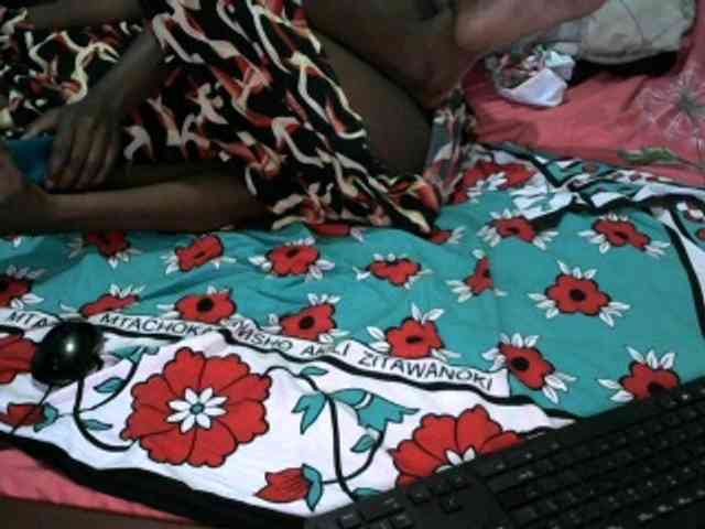 Legitimatehoe25 webcam