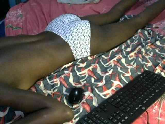 Legitimatehoe25 webcam