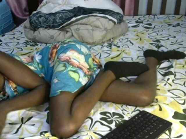 Legitimatehoe25 webcam