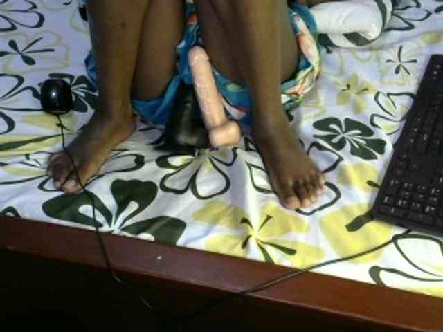 Legitimatehoe25 webcam