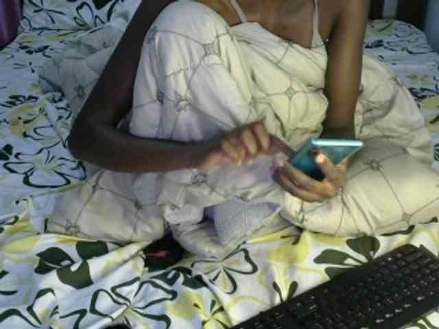 Legitimatehoe25 webcam
