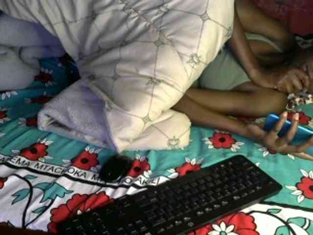 Legitimatehoe25 webcam