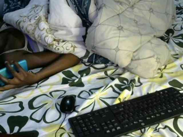 Legitimatehoe25 webcam