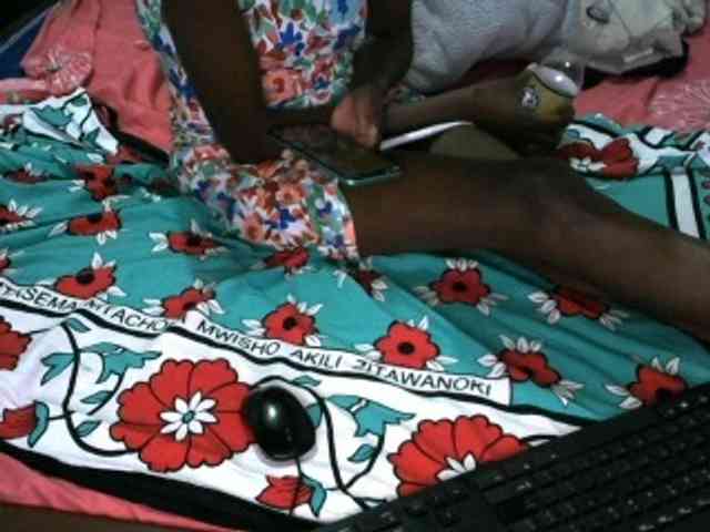 Legitimatehoe25 webcam