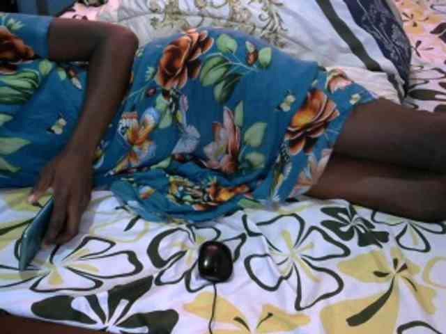 Legitimatehoe25 webcam