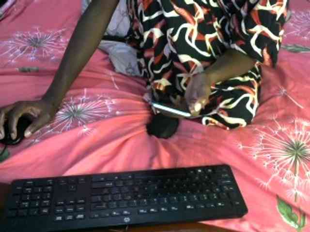 Legitimatehoe25 webcam