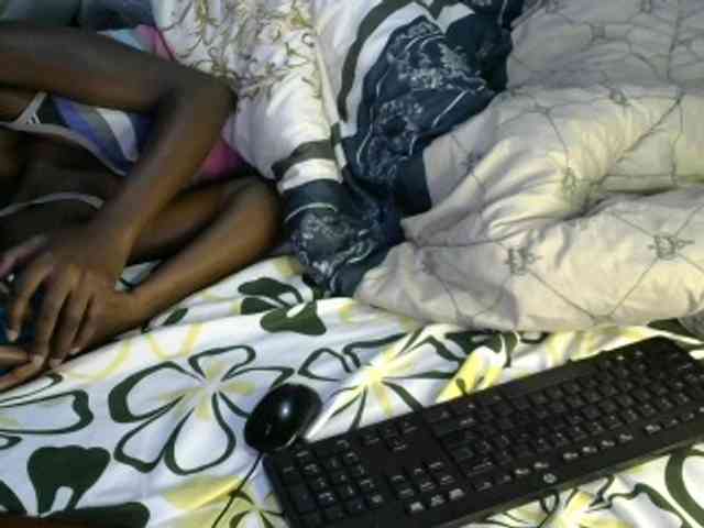 Legitimatehoe25 webcam