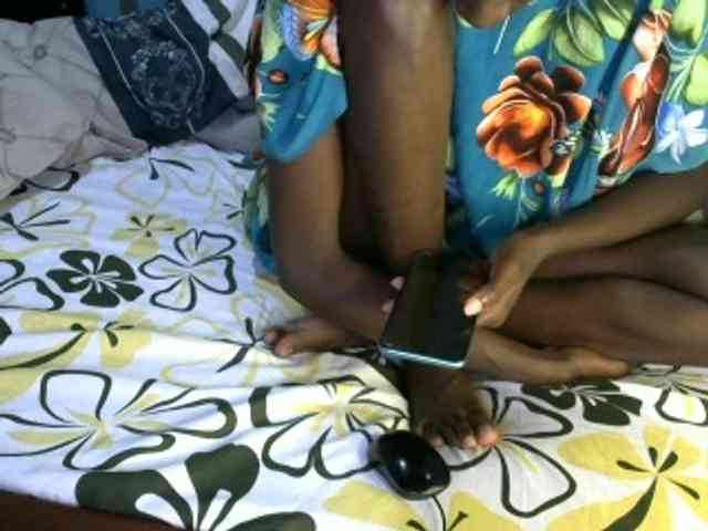 Legitimatehoe25 webcam