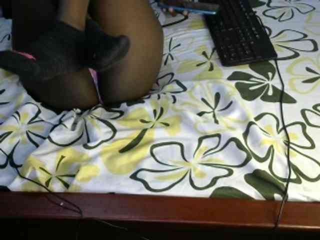 Legitimatehoe25 webcam