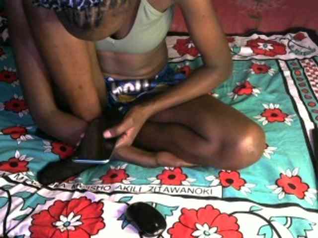 Legitimatehoe25 webcam