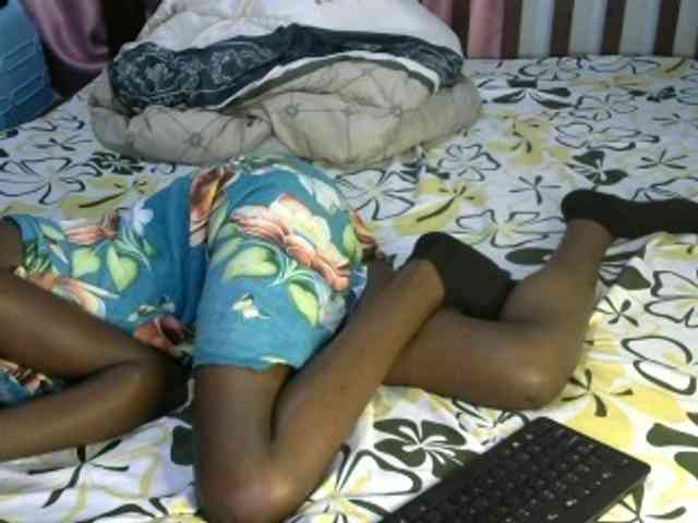 Legitimatehoe25 webcam