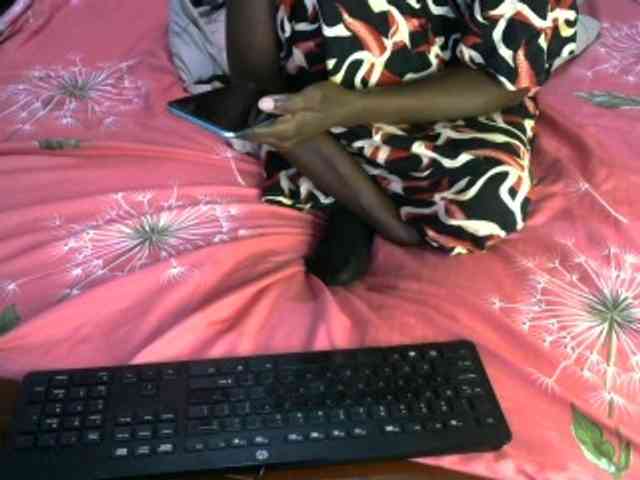 Legitimatehoe25 webcam