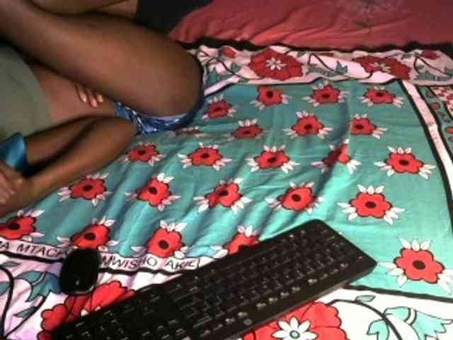 Legitimatehoe25 webcam