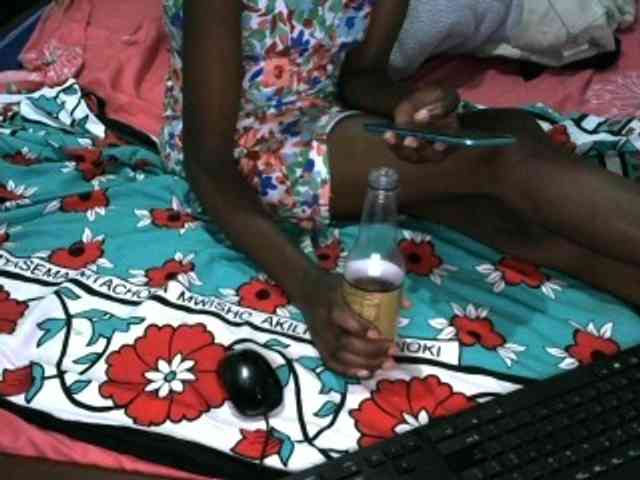 Legitimatehoe25 webcam