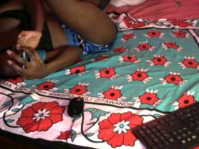 Legitimatehoe25 webcam