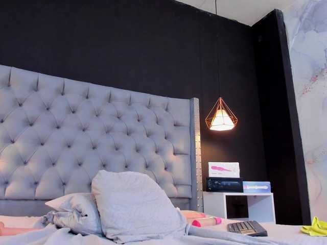  Alexa-Mora chat room