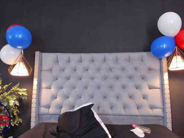 naked livechat Alexa-Mora