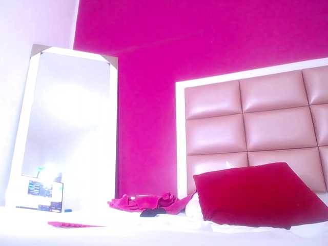 curvy-cumeater webcam