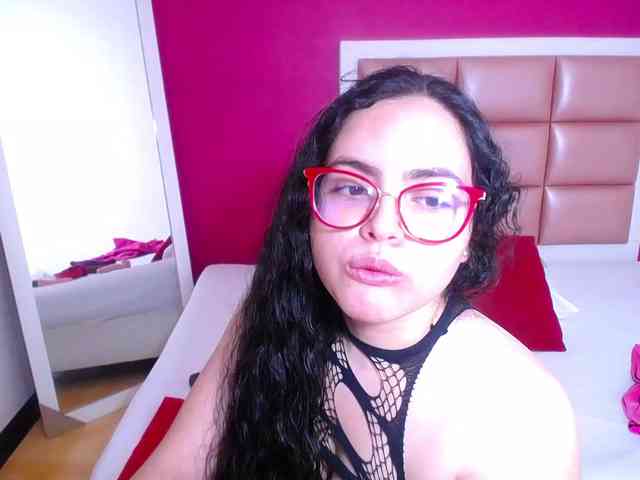 curvy-cumeater webcam