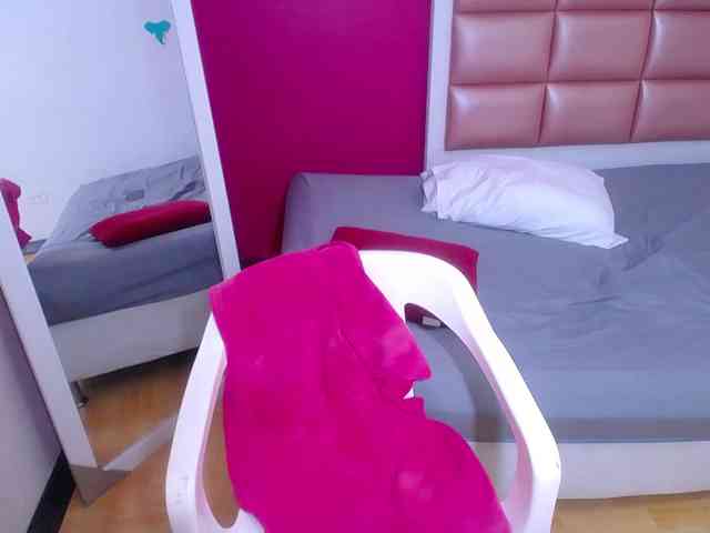 curvy-cumeater webcam