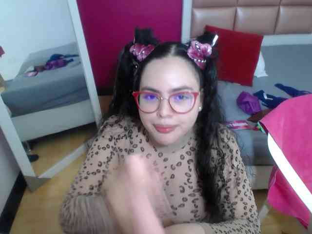 curvy-cumeater webcam