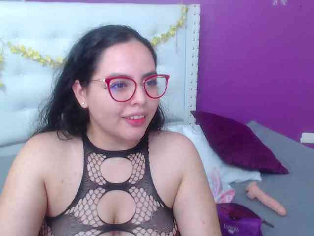 curvy-cumeater webcam