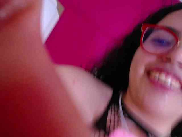 curvy-cumeater webcam