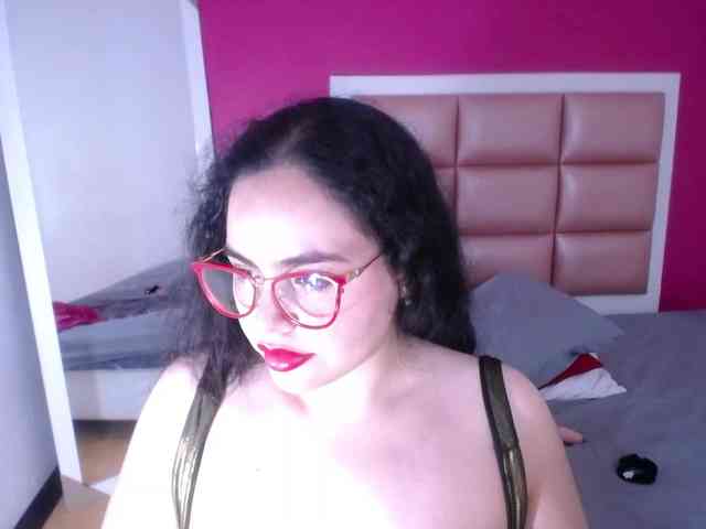 curvy-cumeater
